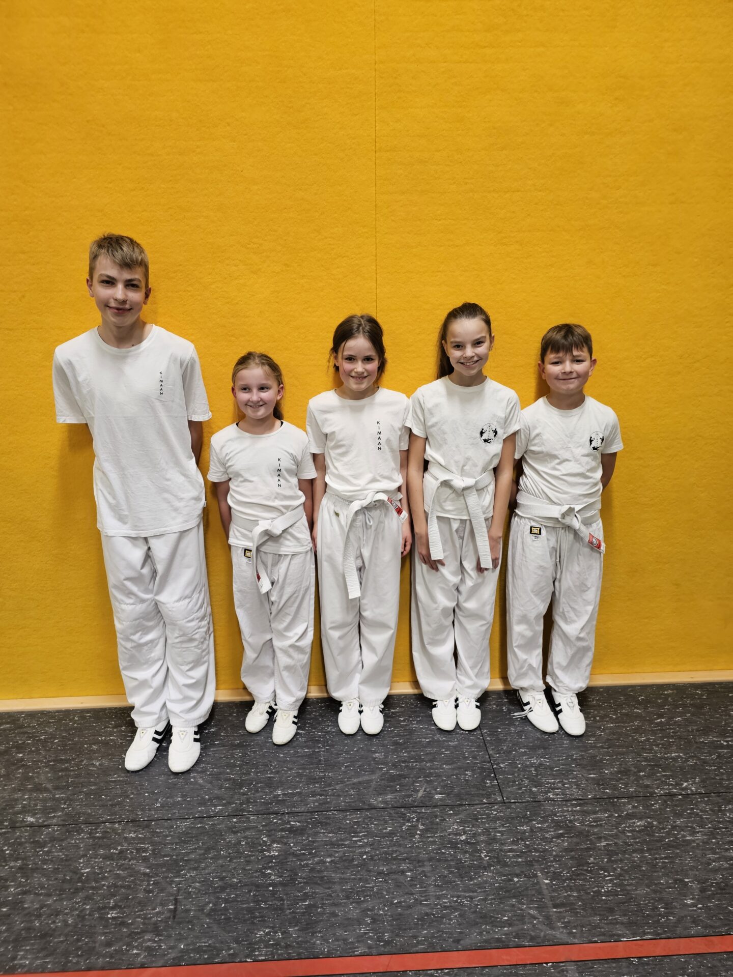 Freuen sich über die bestandene Prüfung in der Friedrich-Ebert-Schule: Cedrik (von links), Tarja, Lena, Hanna und Philipp.